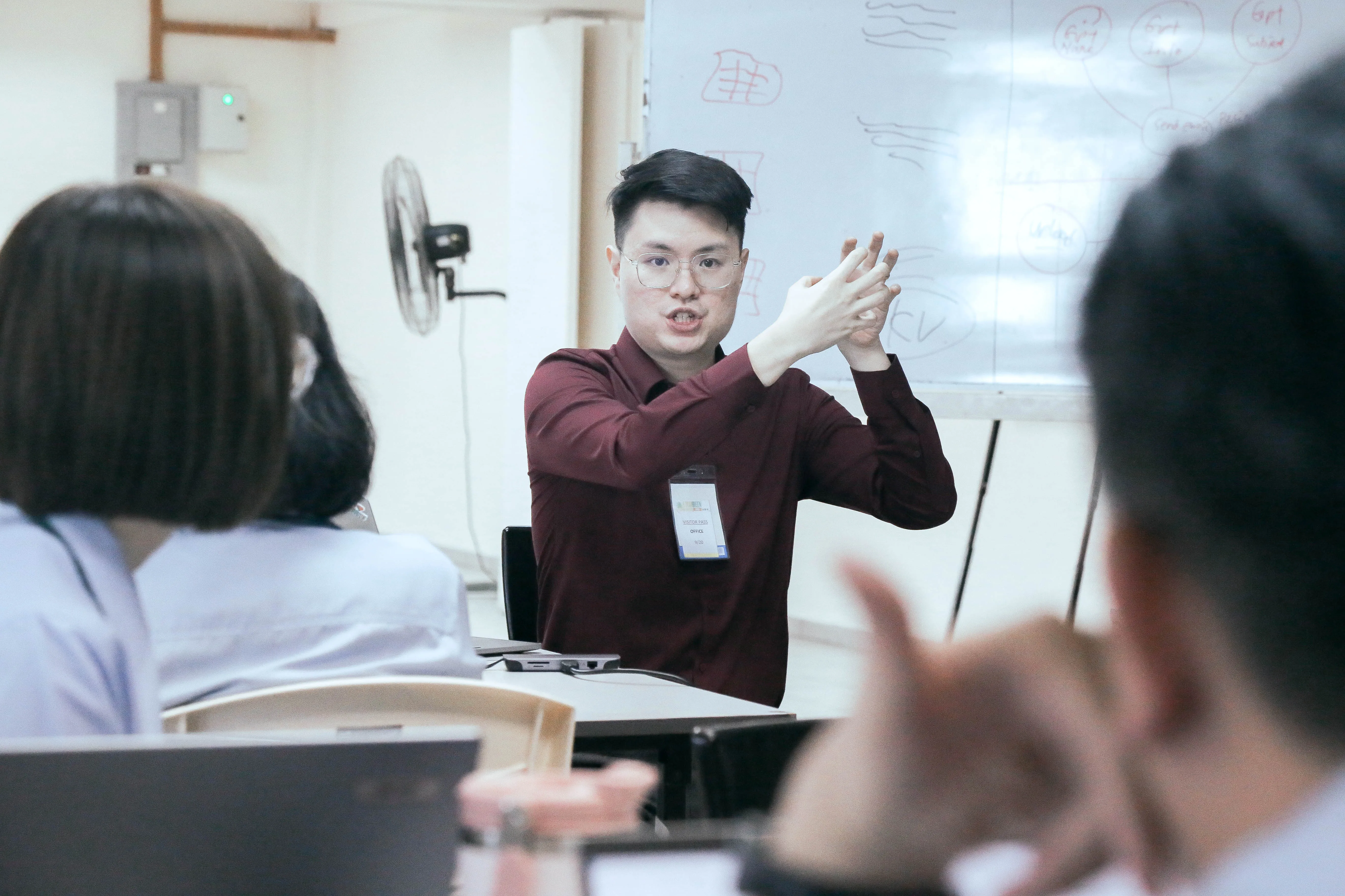 Trainer explaining an AI concept to a working group.