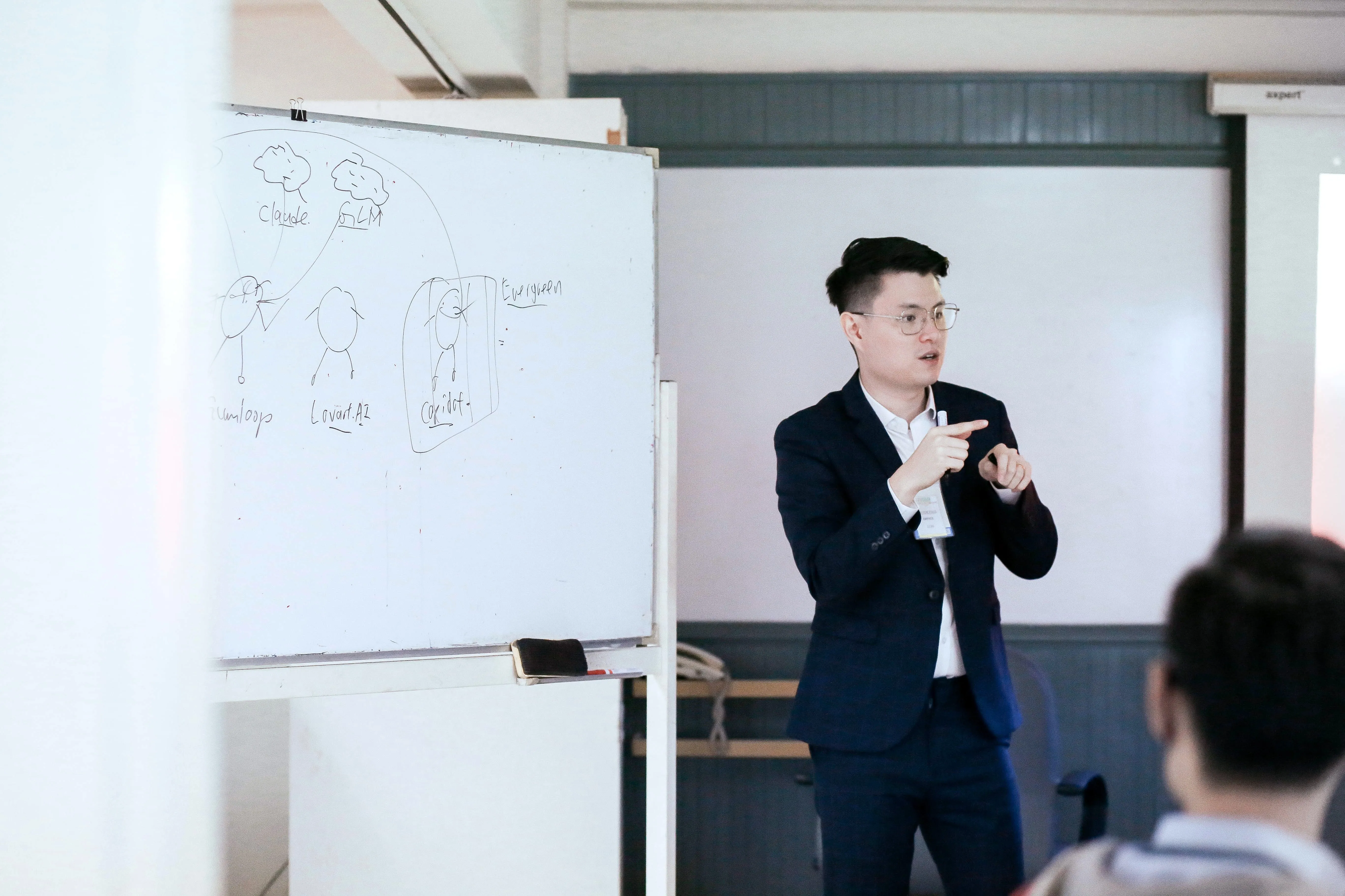 GrowthPro Asia trainer presenting an AI tooling overview.