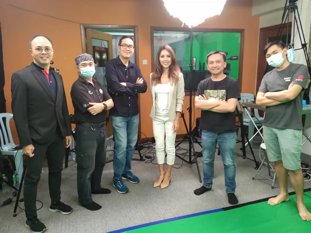 Peter Kua with the RTM Tech Today host and production crew in the studio.